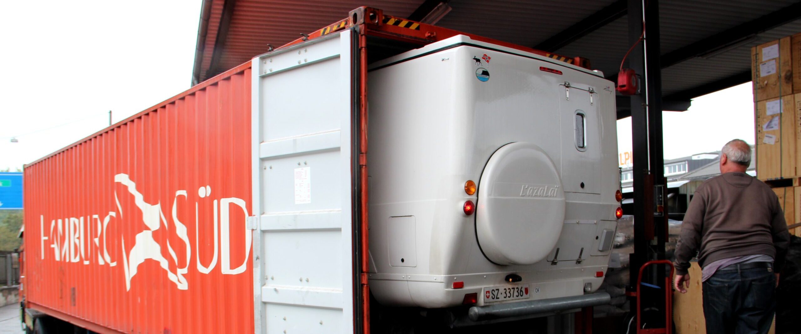 01 – Unsere Randulina wird in einen Container verpackt